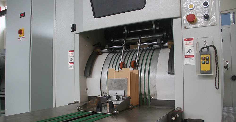Автоматическая линия для производства бумажных пакетов с двойным дном RZJD-G350J (2/4)